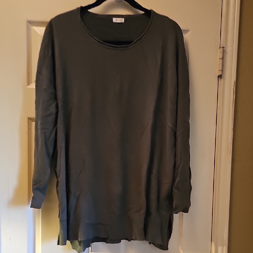 Debut Womens Charcoal Green Crewneck Sweater